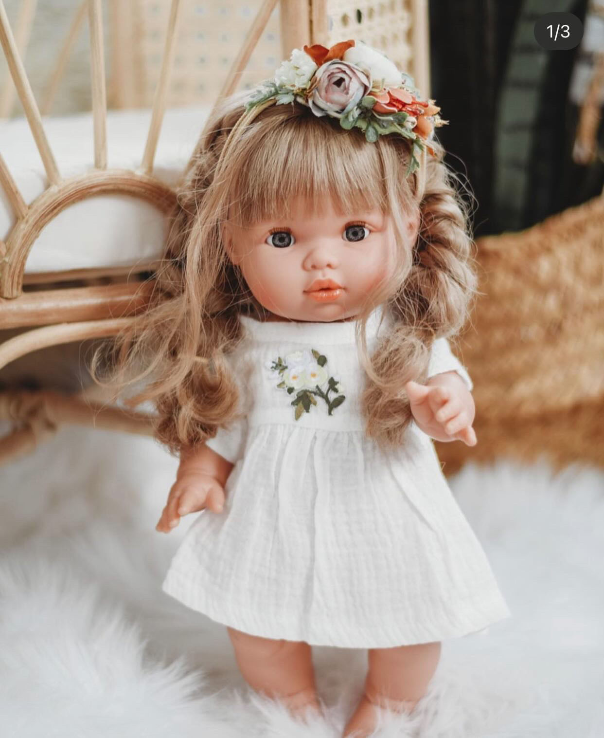 Robe gaze de coton avec broderie blanche