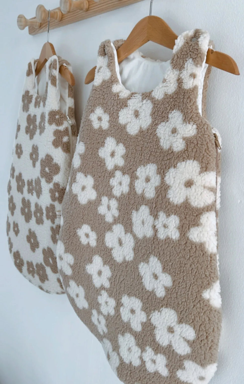 Thumbnail: Gigoteuse Daisy - Fleurs camel 