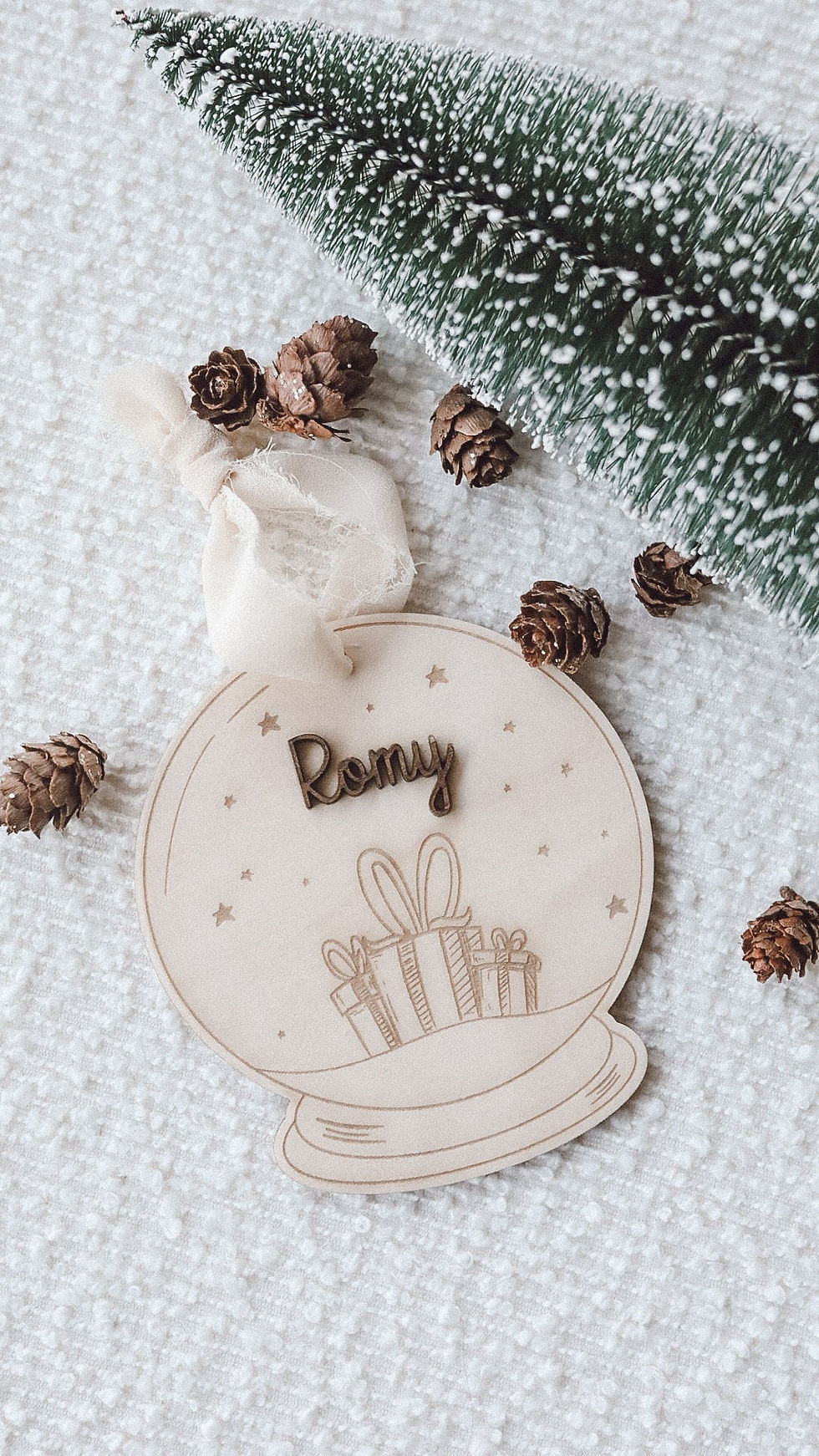 Miniature : Boule de Noël en Bois Gravée - Cadeaux