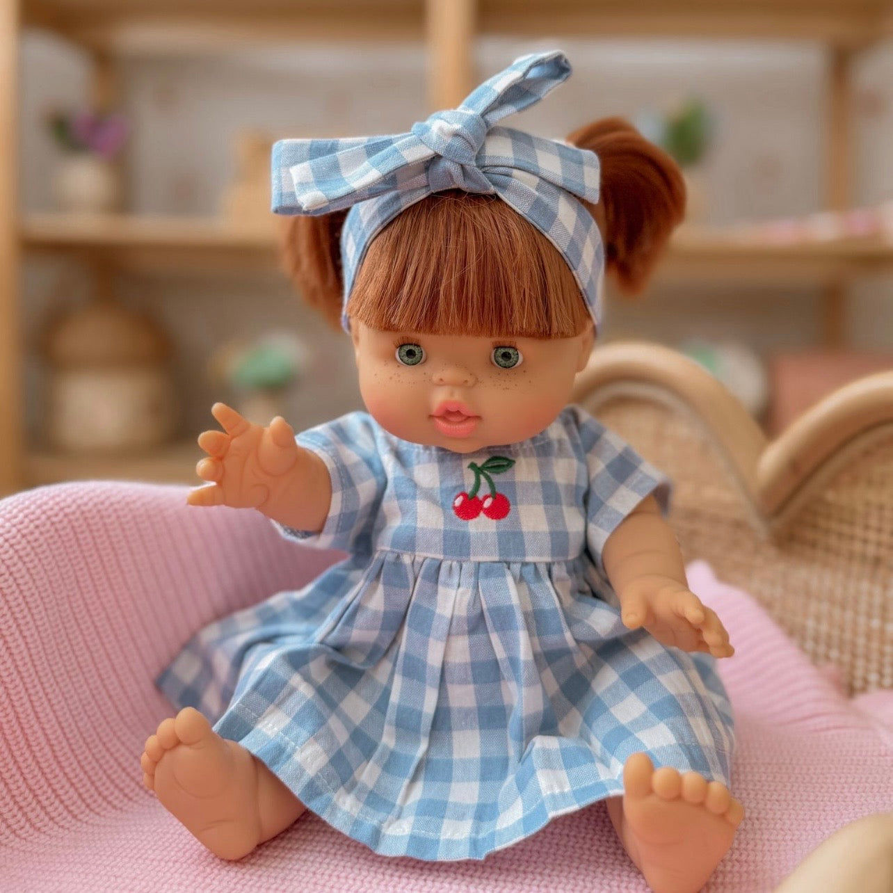 Ensemble Poupée — Robe Chloé Vichy Bleu Ciel Cerise