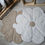 Miniature : Tapis Daisy - pétale beige & Rond blanc 