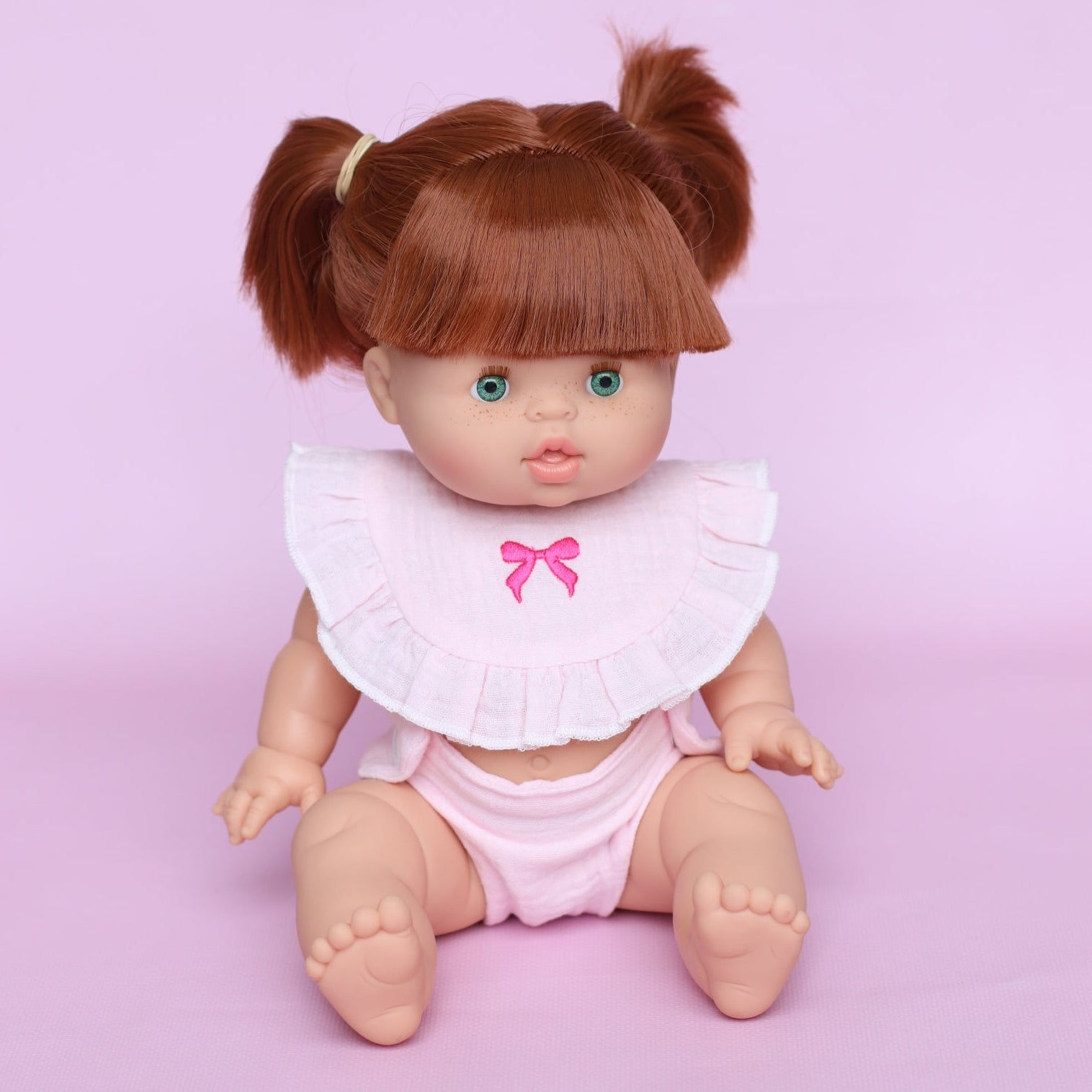 Ensemble Poupée — Bavoir & Couche Nœud Rose