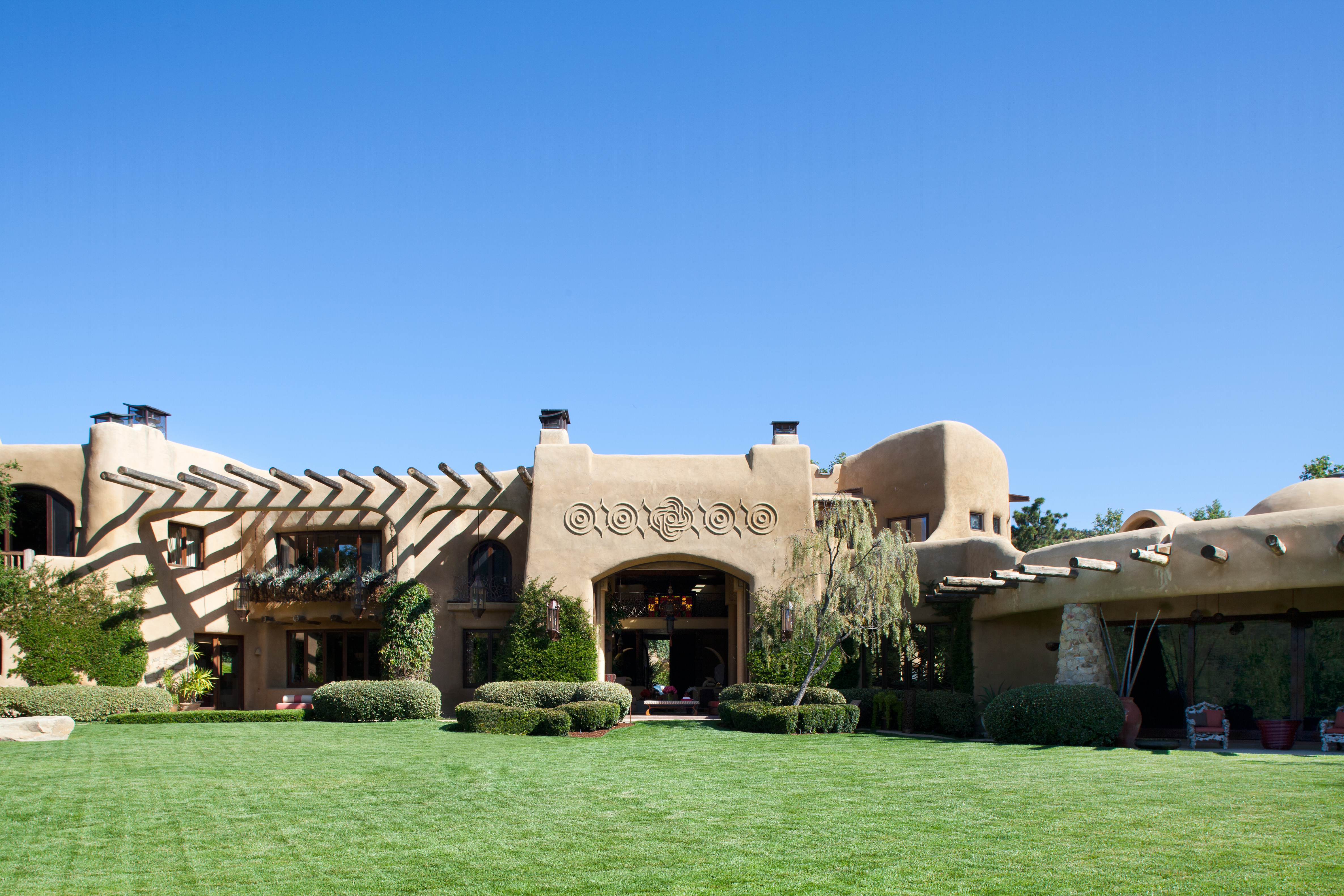 Los Angeles Compound