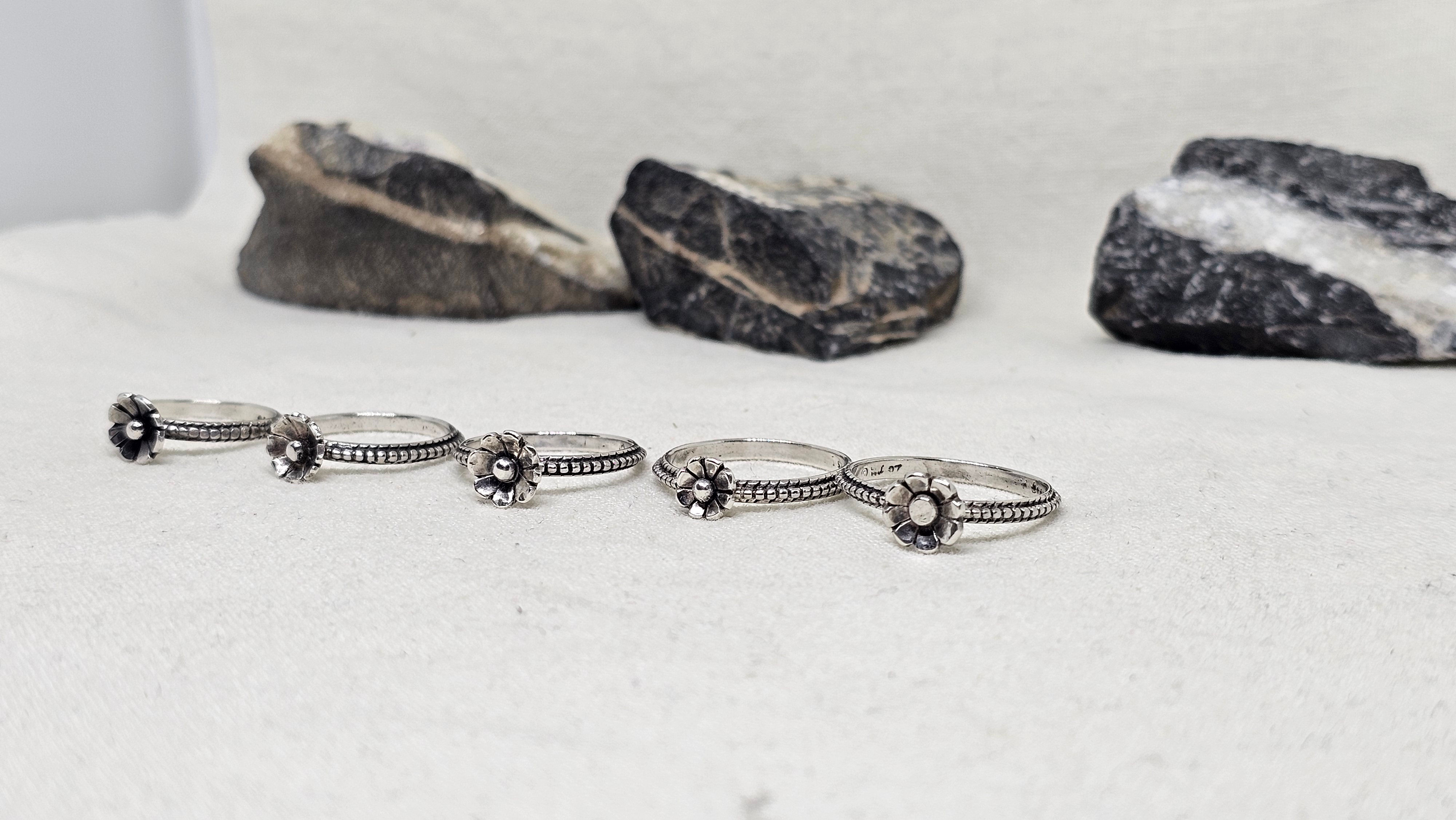 Flower stacking ring