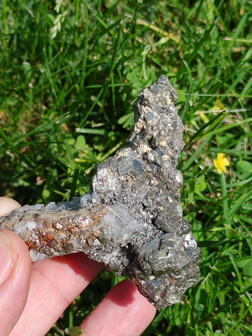 Thumbnail: Cubed Pyrite and Quartz Specimen 