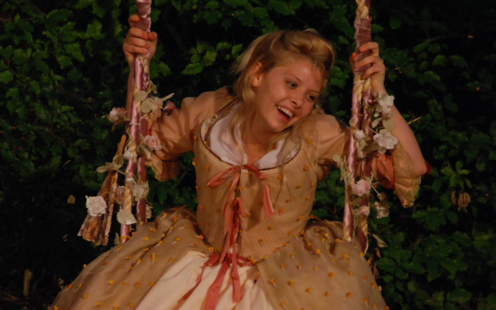 She Stoops to Conquer