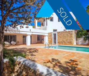 LARGE TRADITIONAL PROPERTY WITH SEA VIEWS