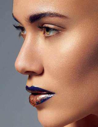 Maquillage bouche goutte d'or - 
Julie Soudé Maquilleuse