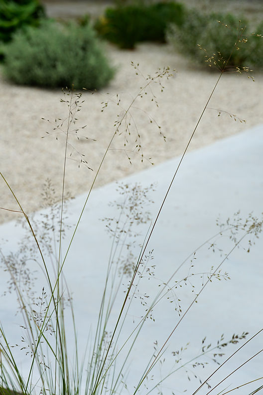 Gravel garden, hay tuinstoelen, studio linda lavoir, tuinontwerper piet oudolf stijl