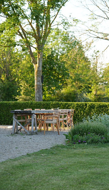 Studio Linda Lavoir,exclusieve tuinen , ontwerpt ecologische, natuurinclusieve tuinen en landschappelijke tuinen in Rotterdam en de rest van nederland. Met een scherp oog voor natuurlijke beplantingsplannen, moderne vormgeving en de balans tussen mens en natuur creëren we unieke daktuinen, privétuinen en publieke groene ruimtes. Laat je inspireren door ons exclusieve tuinproject en ontdek de filosofie achter het Dutch Wave tuinontwerp. Tuinontwerpen Zeeland,Studio Linda Lavoir designs ecological, nature-inclusive gardens and landscaped gardens in Rotterdam and the rest of the Netherlands. With a keen eye for natural planting schemes, modern design, and the balance between man and nature, we create unique roof gardens, private gardens, and public green spaces. Be inspired by our exclusive garden project and discover the philosophy behind Dutch Wave garden design. Garden designs Zeeland, exclusive gardens