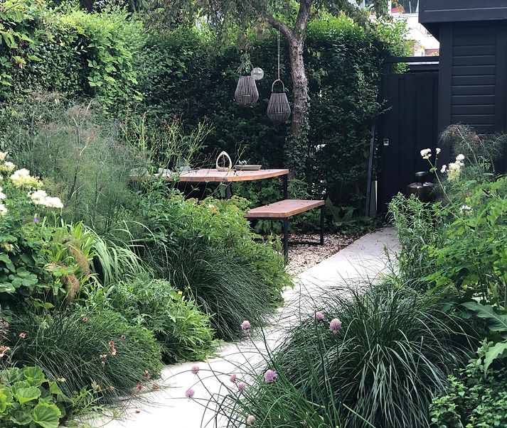 Tuinarchitect Rotterdam die natuurlijke ontwerpen maakt. Beplantingsplannen, natuurlijke tuinontwerper Zeelandpg