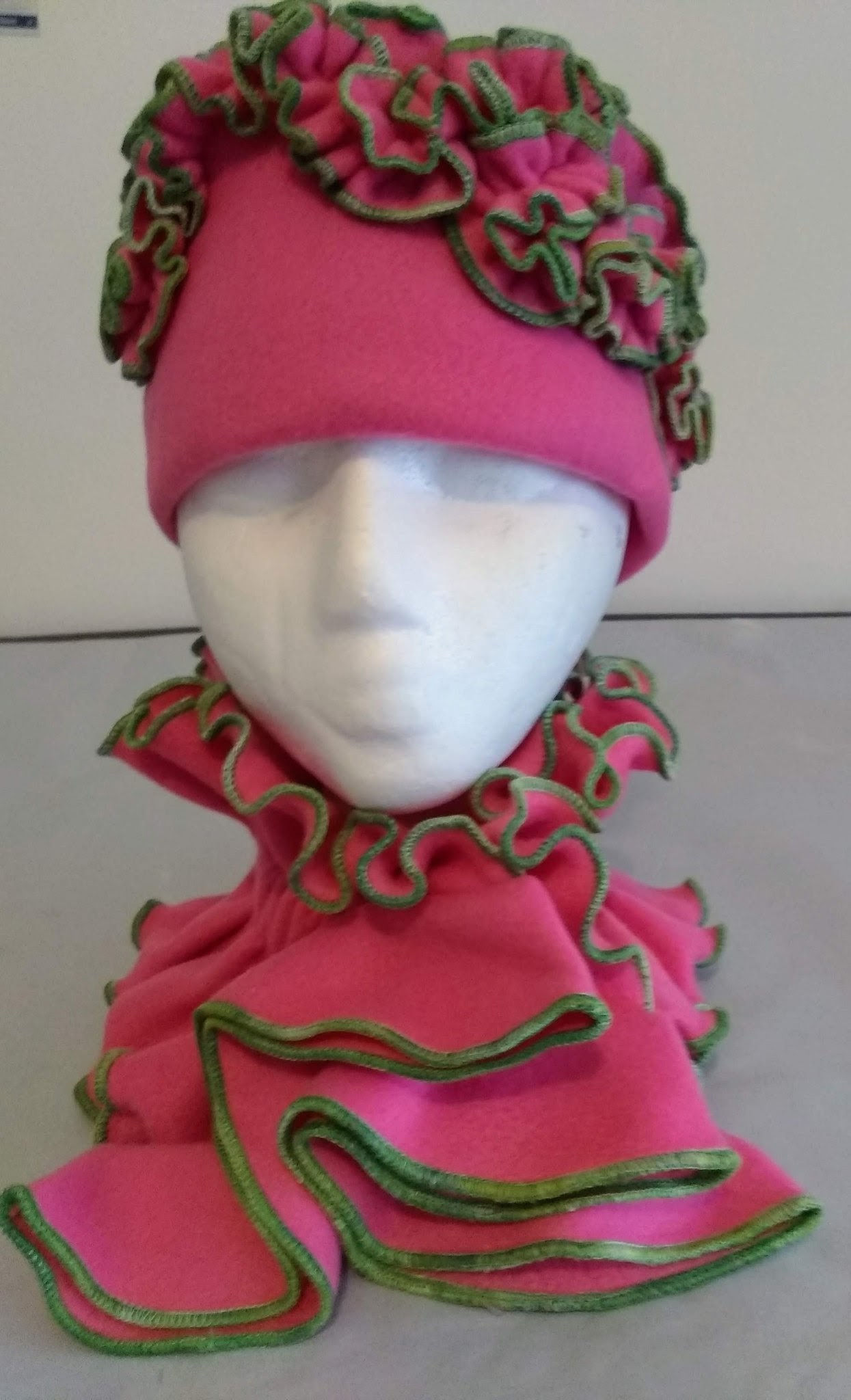 Empress Crown and collar scarf (dark pink/ green trim)