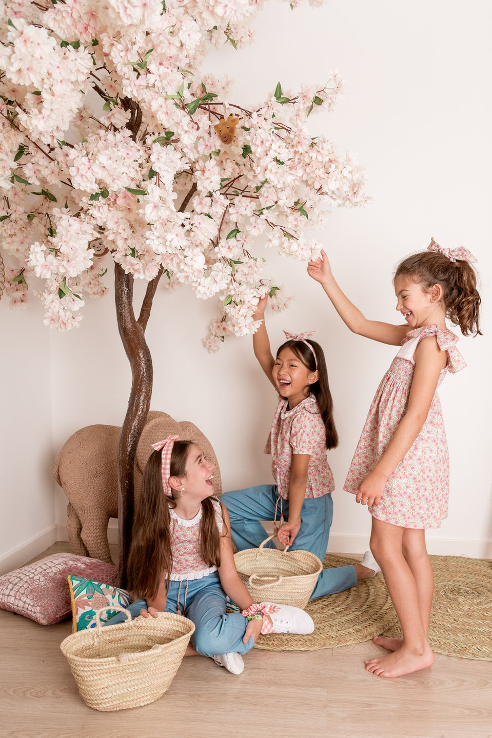 Modelos Lola, Chloe de Agencia KID para la marca de ropa infantil Mon Petit Bonbon