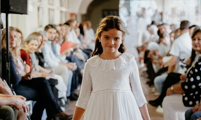 Bella María Vázque de Agencia KID, desfile para El Armario de Lucía.