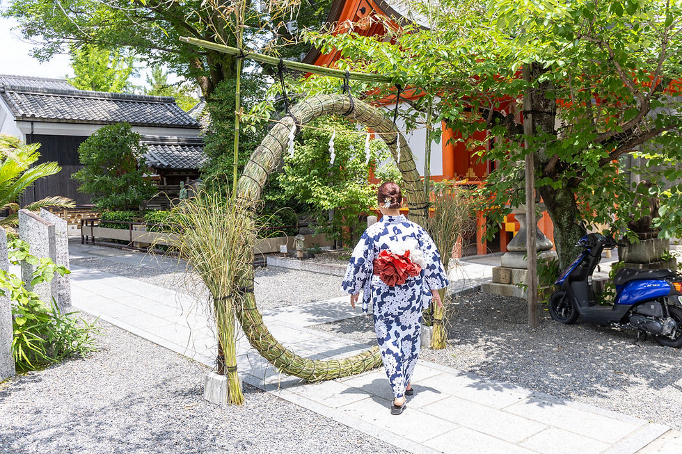 【京都の夏】浴衣で巡る伝統行事「夏越の祓」とは?茅の輪くぐりの作法とおすすめの過ごし方|着物レンタルくるん。