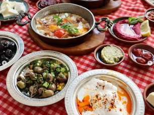 Taksim’de Çiftlikten Sofraya: Menemen mi, Omlet mi, Çılbır mı? – Sa Va Anatolian Breakfast House Rehberi