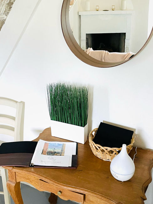 colledimezzo italy airbnb welcome table