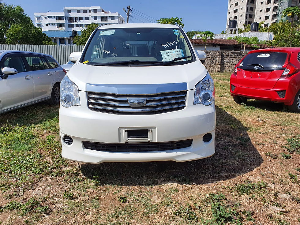 Thumbnail: Toyota Noah