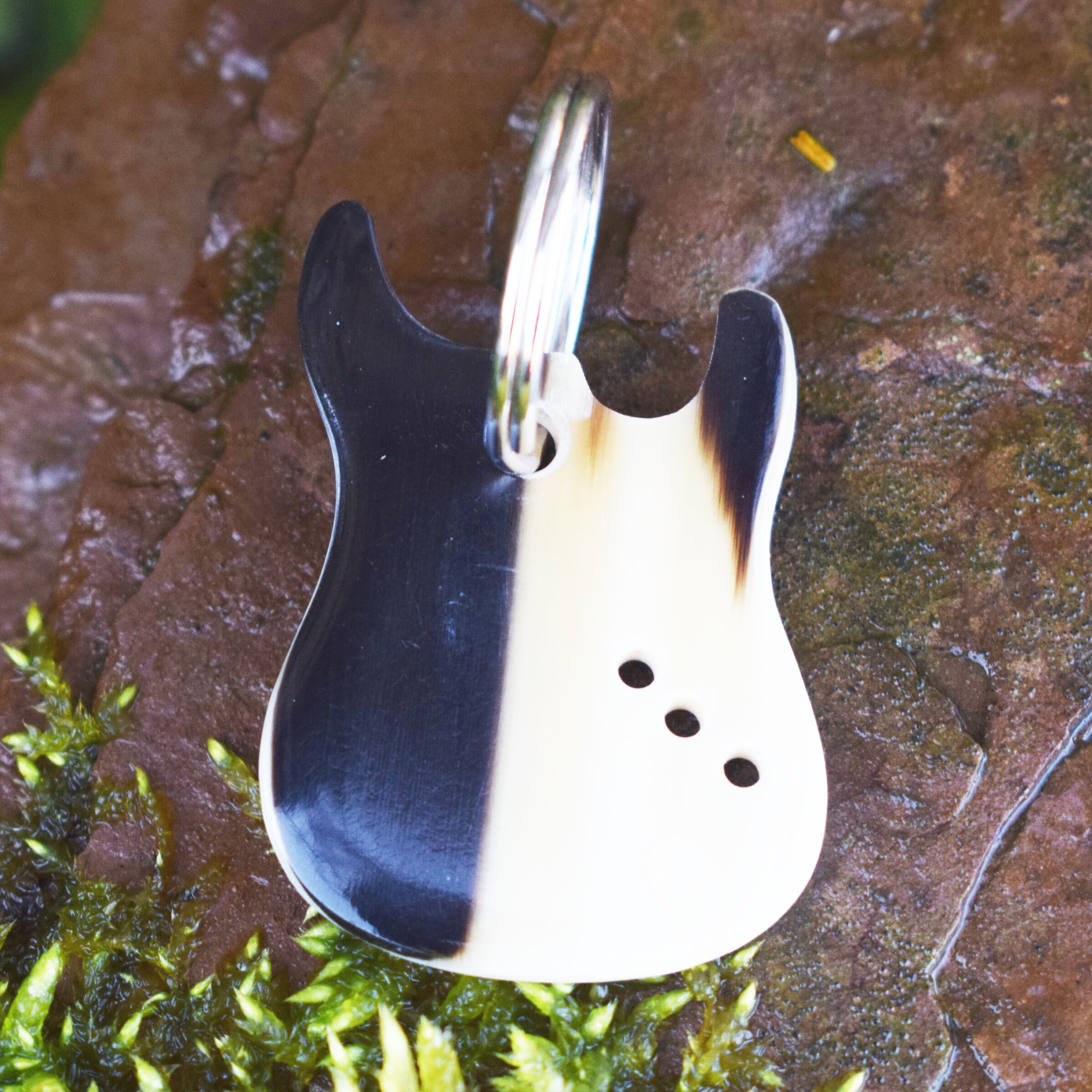 Porte-clés "Stratocaster" en corne