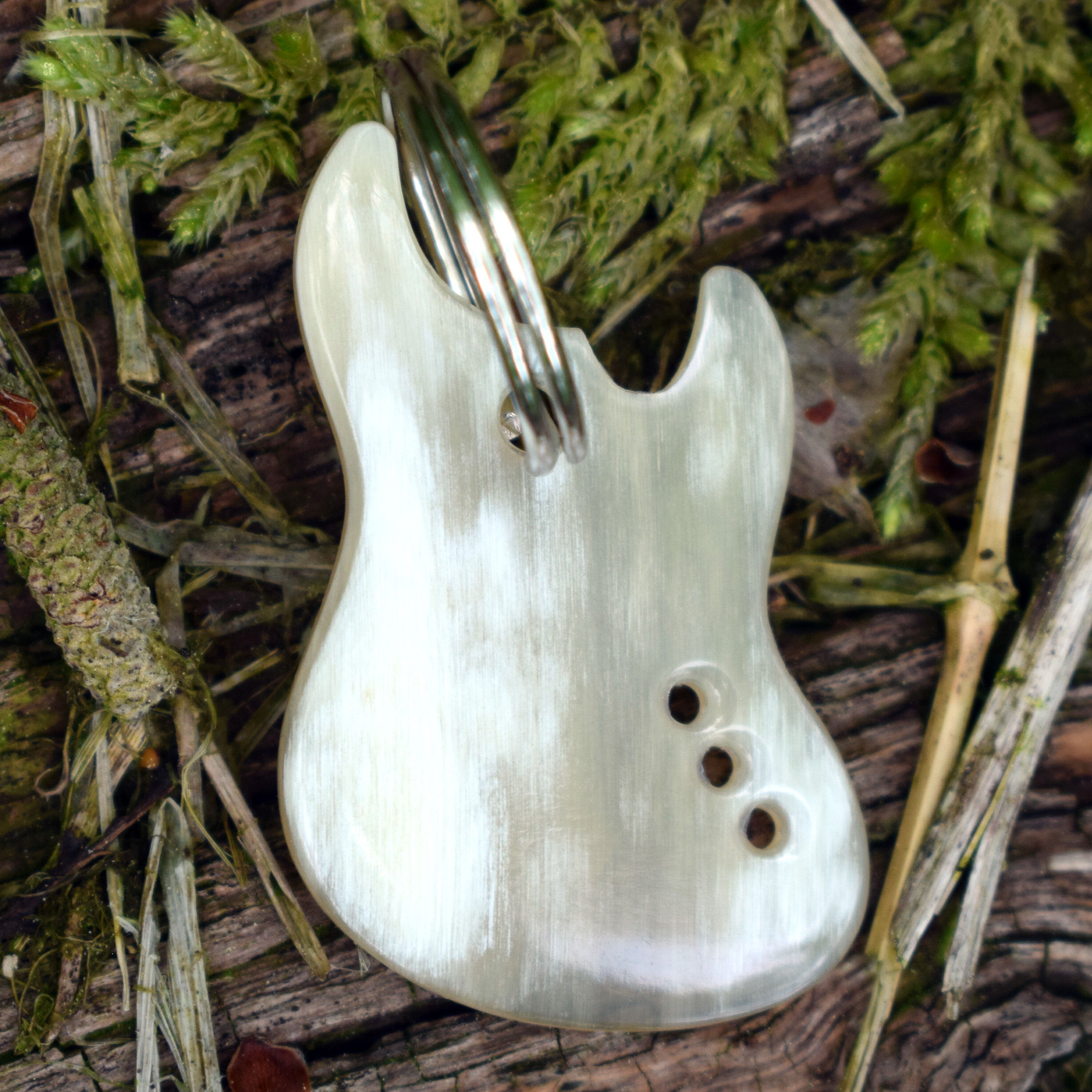 "J Bass" keyring in cow horn