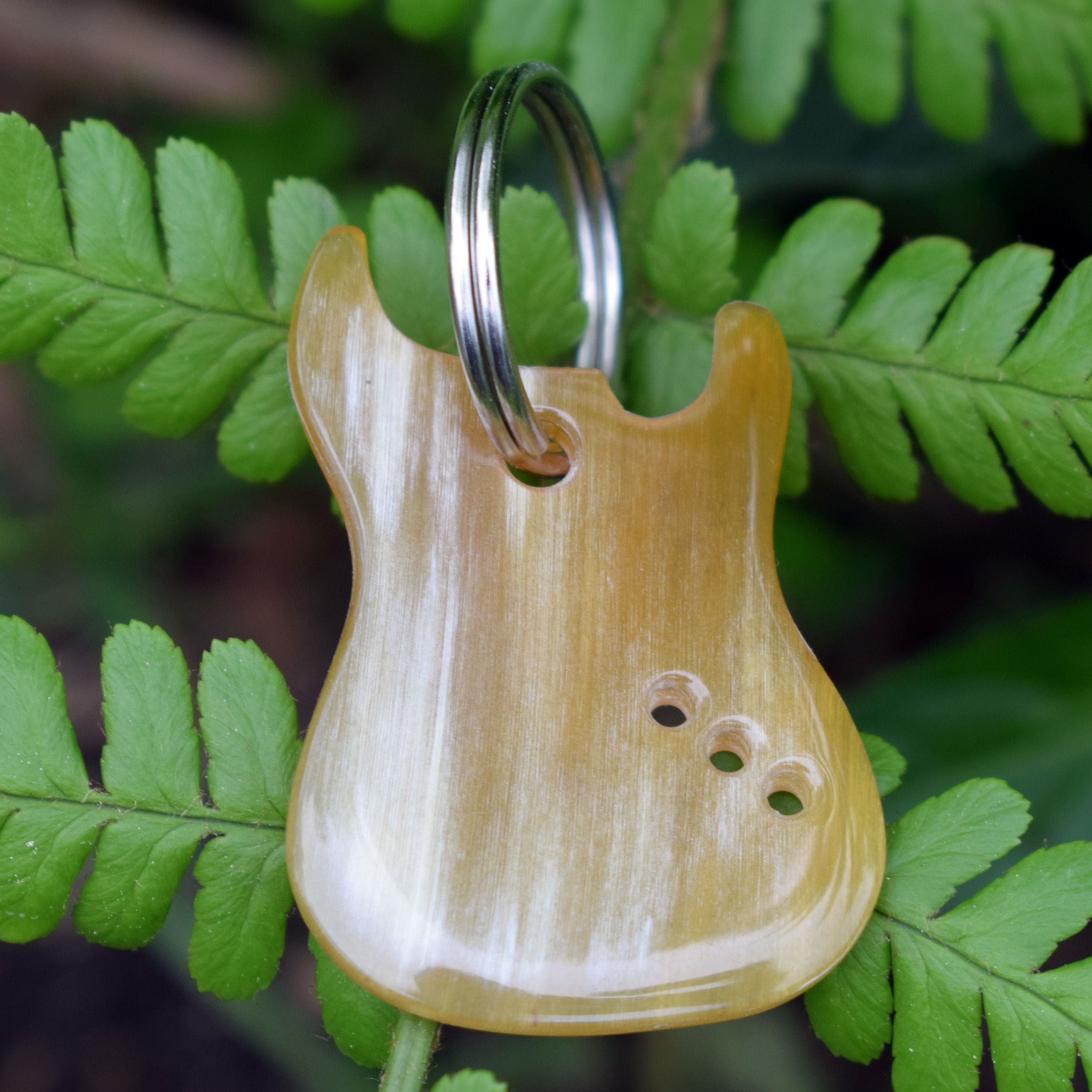 "Stratocaster" keyring in cow horn