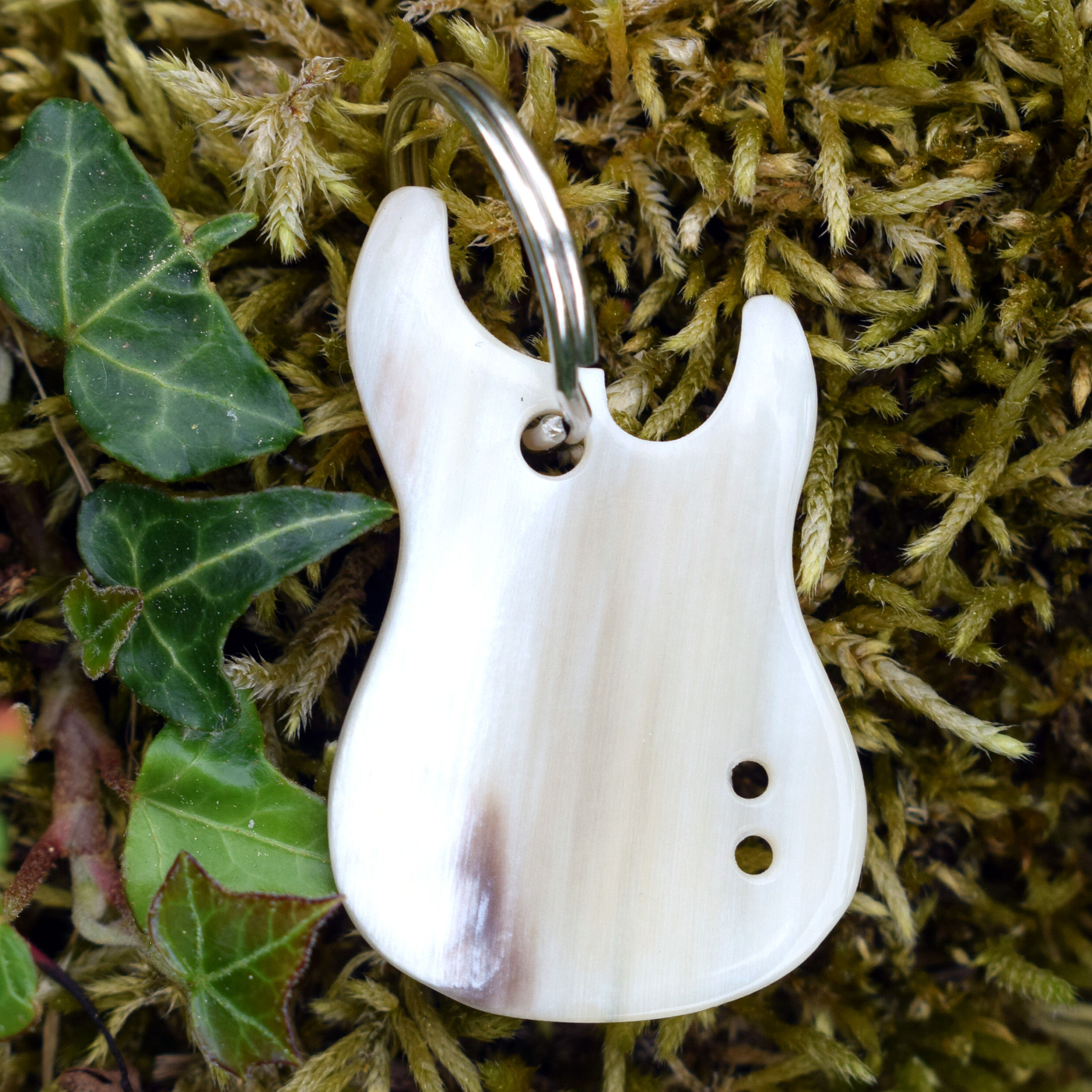 "P Bass" keyring in cow horn