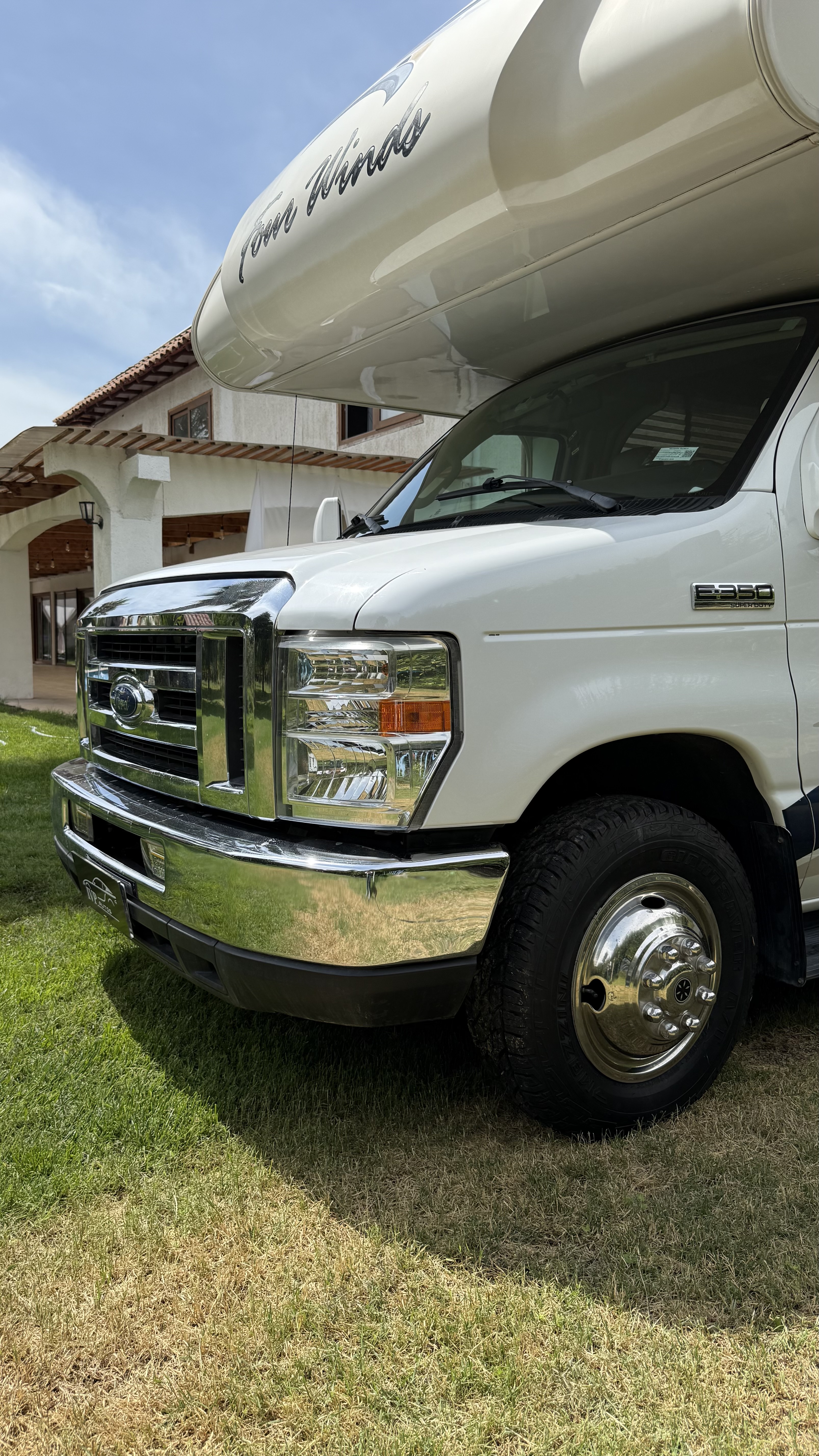 Ford E-350 Thor Premium Motorhome — foto 3 de 10