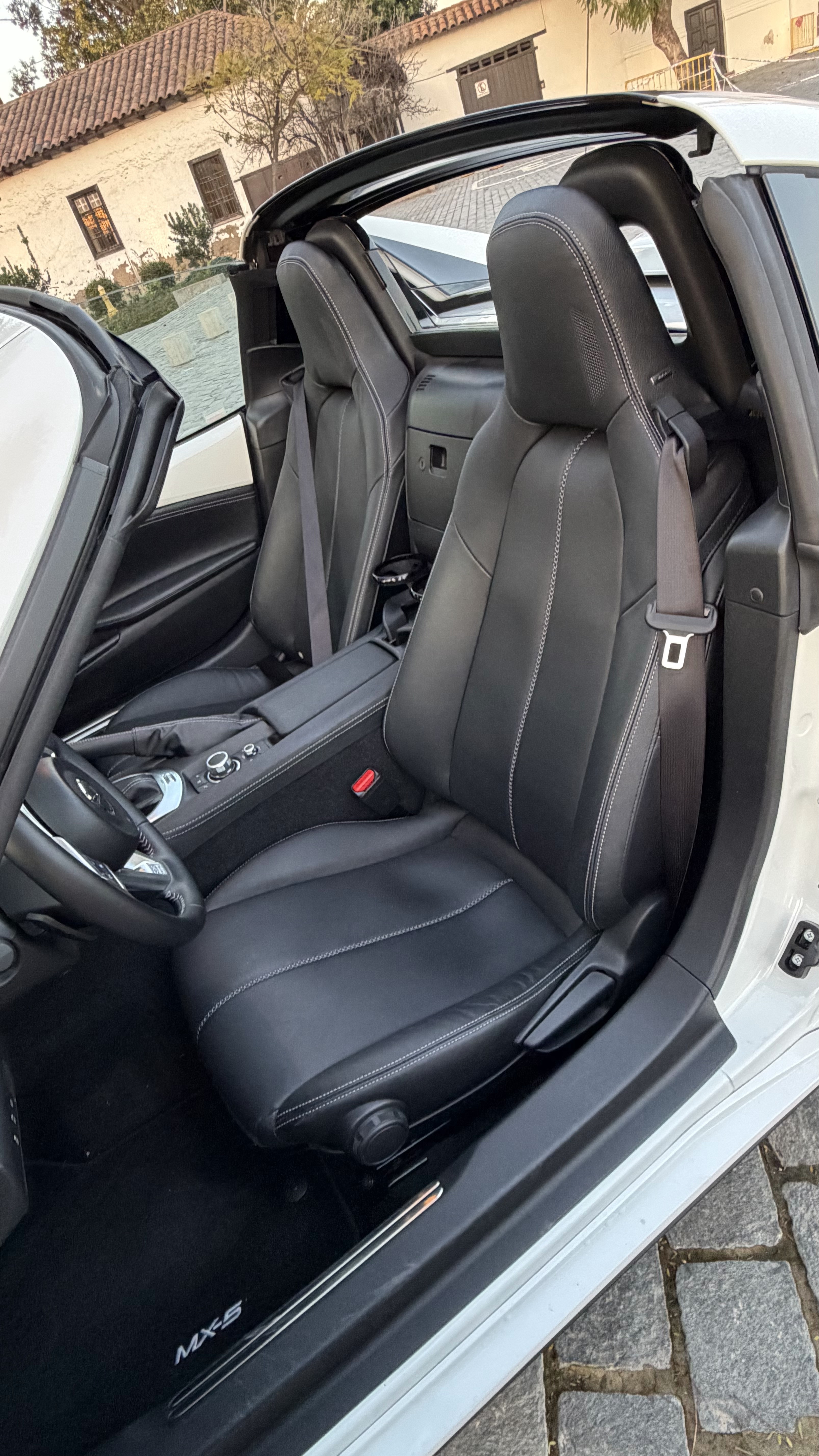 Mazda Mx-5 2.0 Convertible — foto 9 de 15