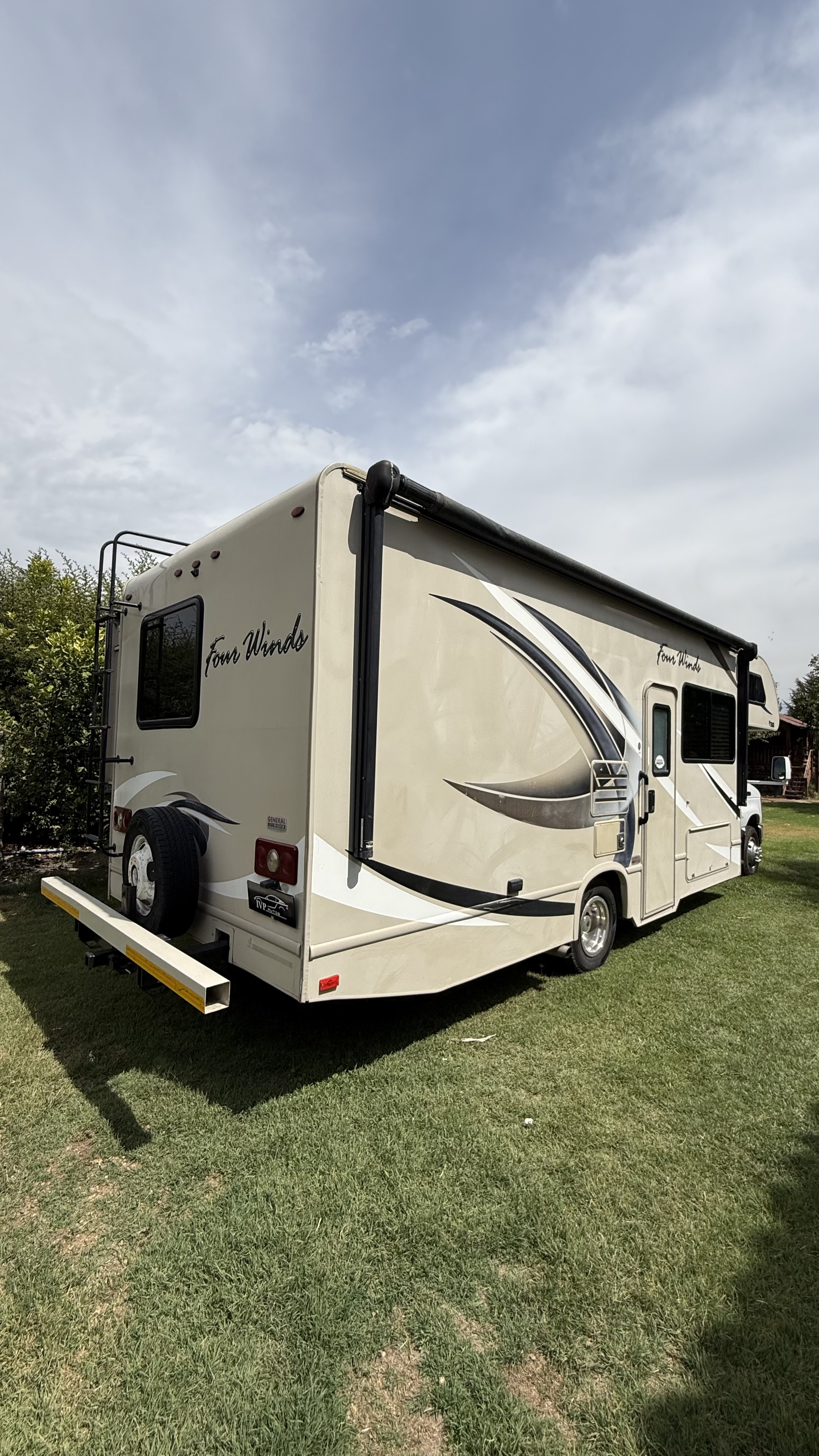 Ford E-350 Thor Premium Motorhome — foto 5 de 10