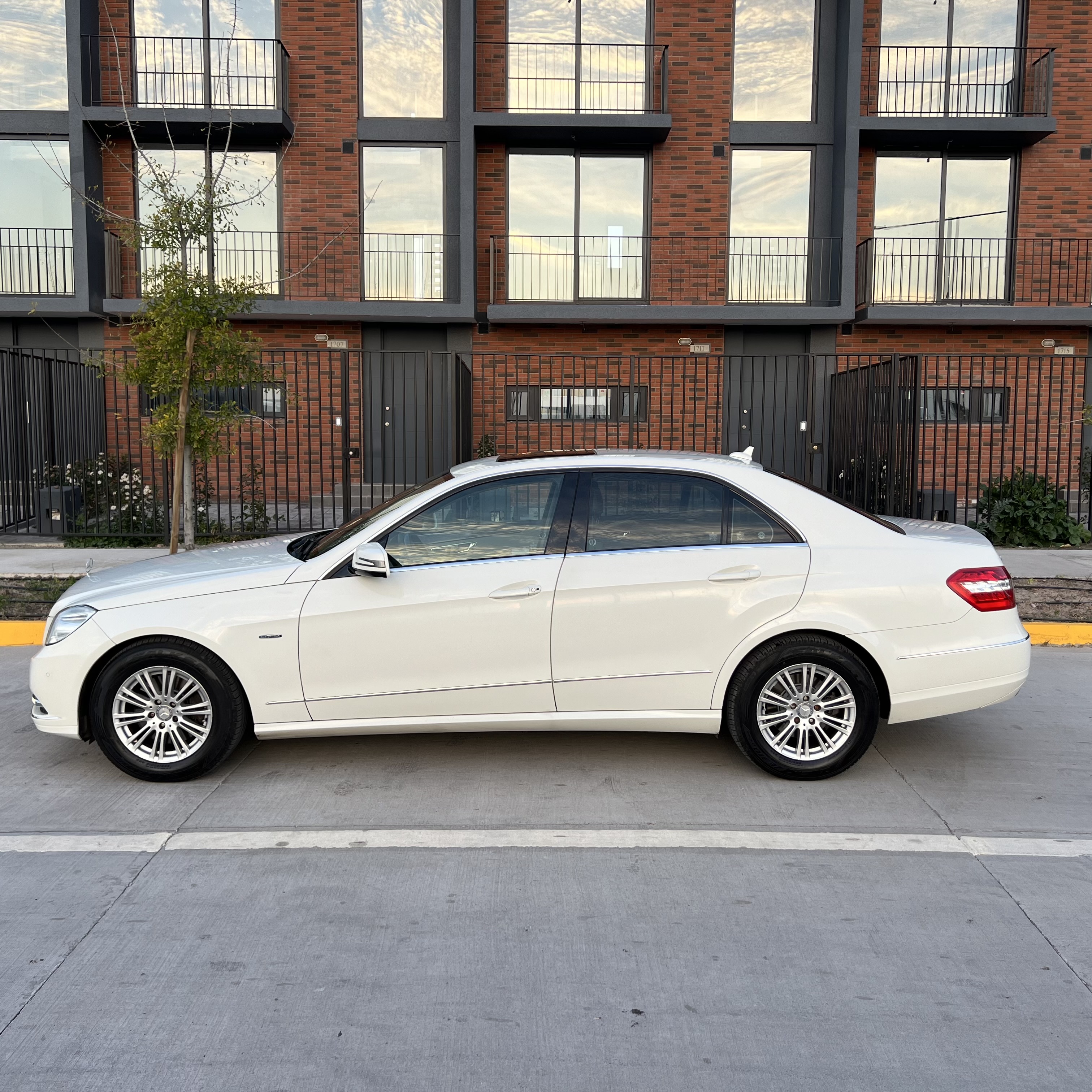 Mercedes-Benz E250 — foto 3 de 10