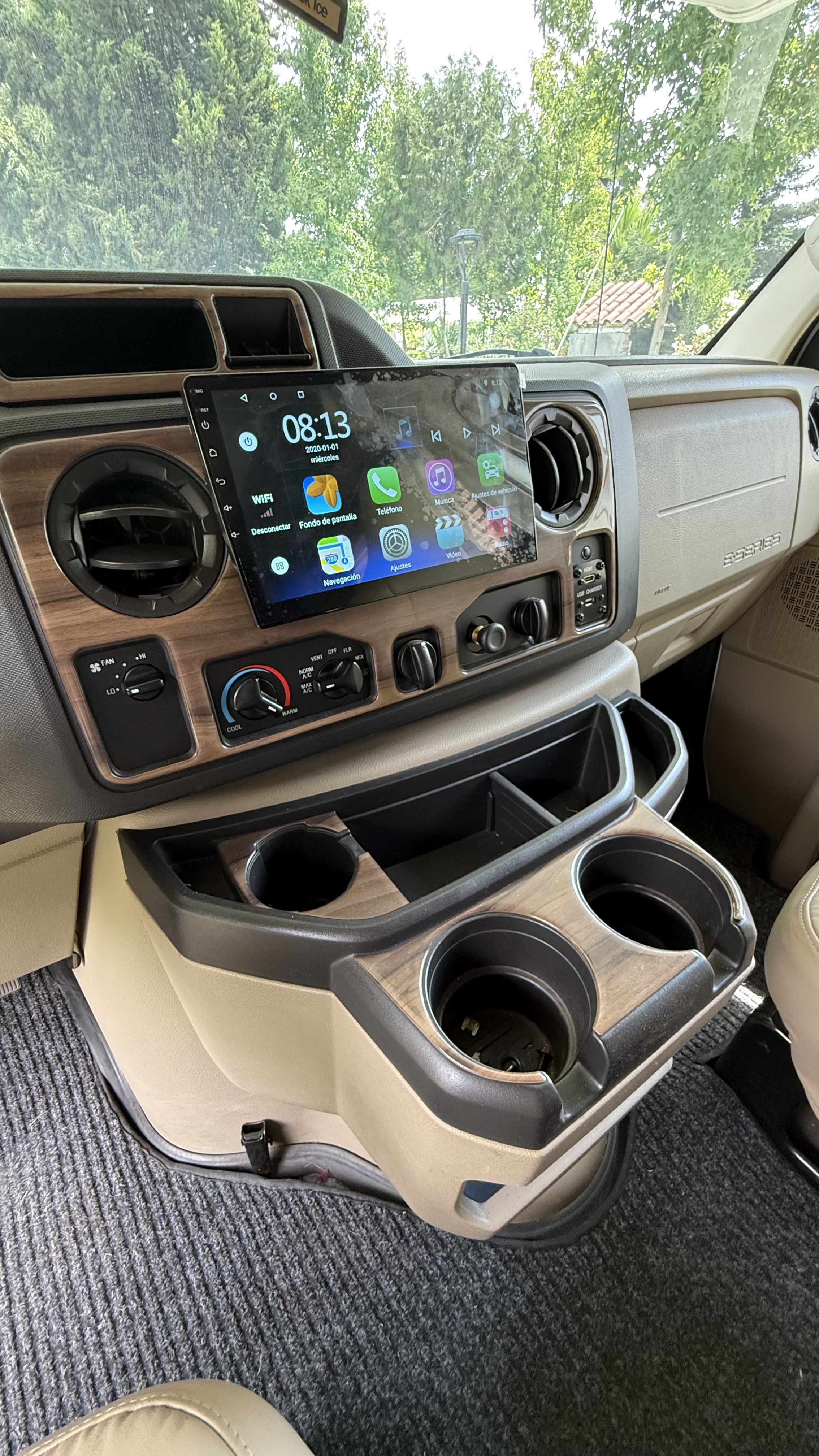 Ford E-350 Thor Premium Motorhome — foto 9 de 10