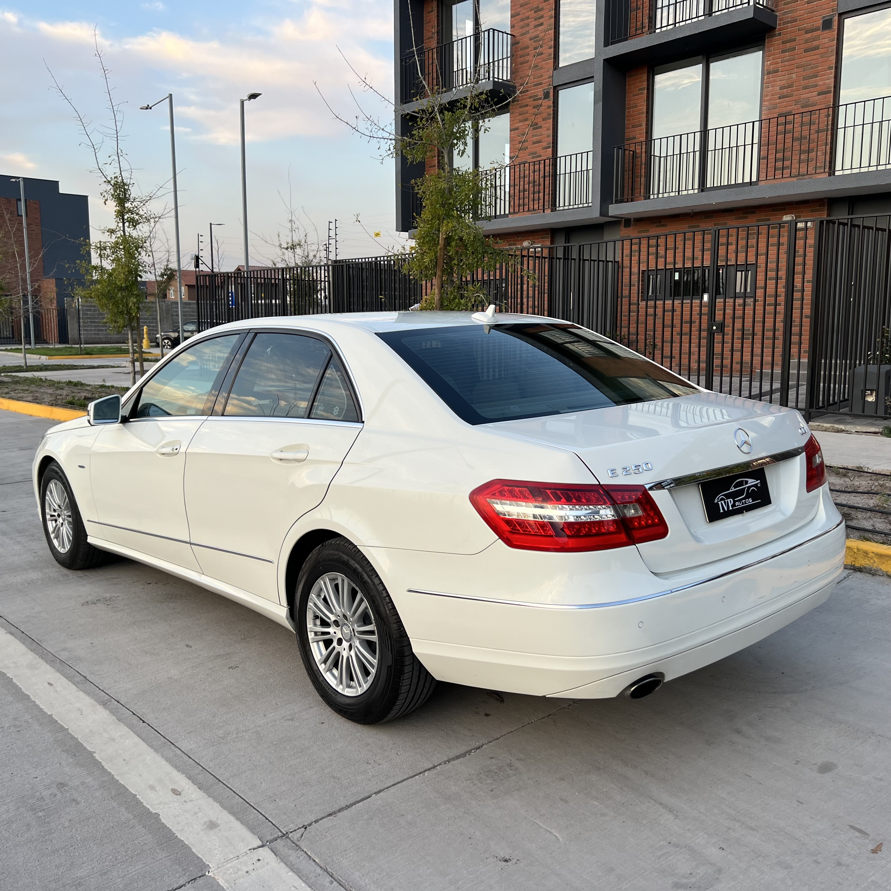Mercedes-Benz E250 — foto 4 de 10