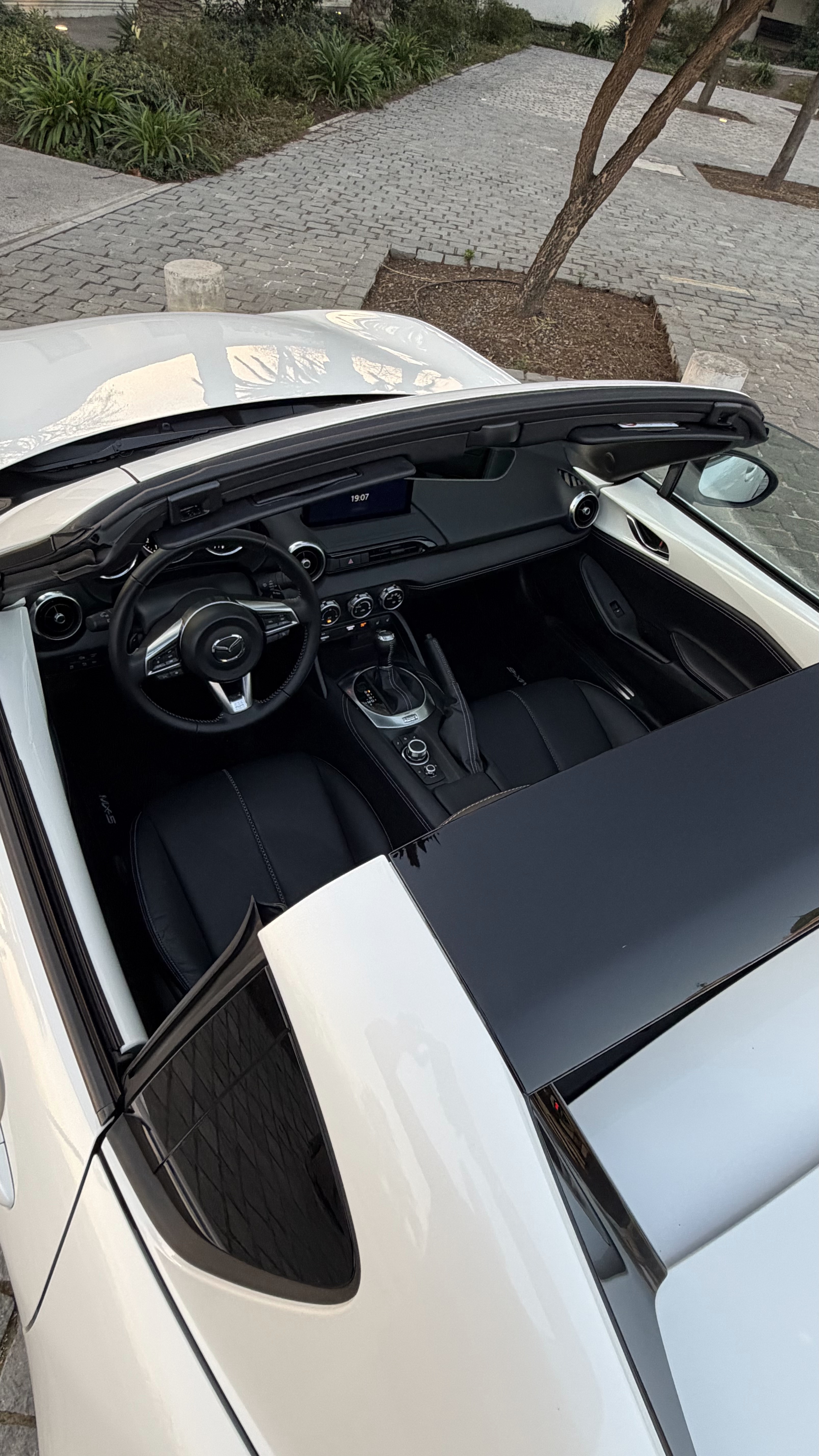 Mazda Mx-5 2.0 Convertible — foto 14 de 15