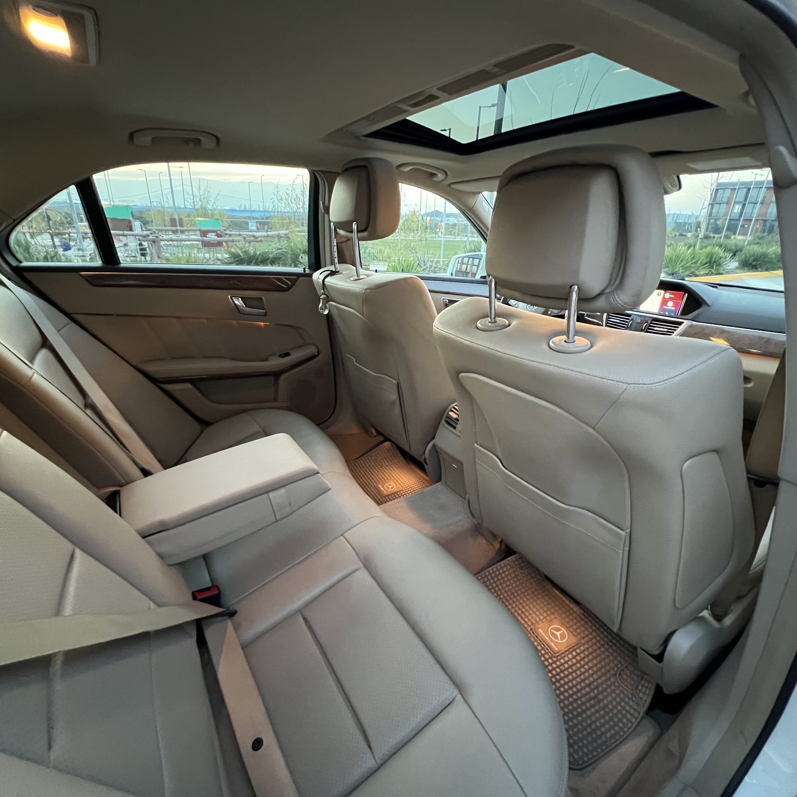 Mercedes-Benz E250 — foto 9 de 10