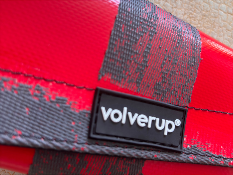 Thumbnail: Dettaglio Portafoglio Donna Volverup Telone recuperato rosso