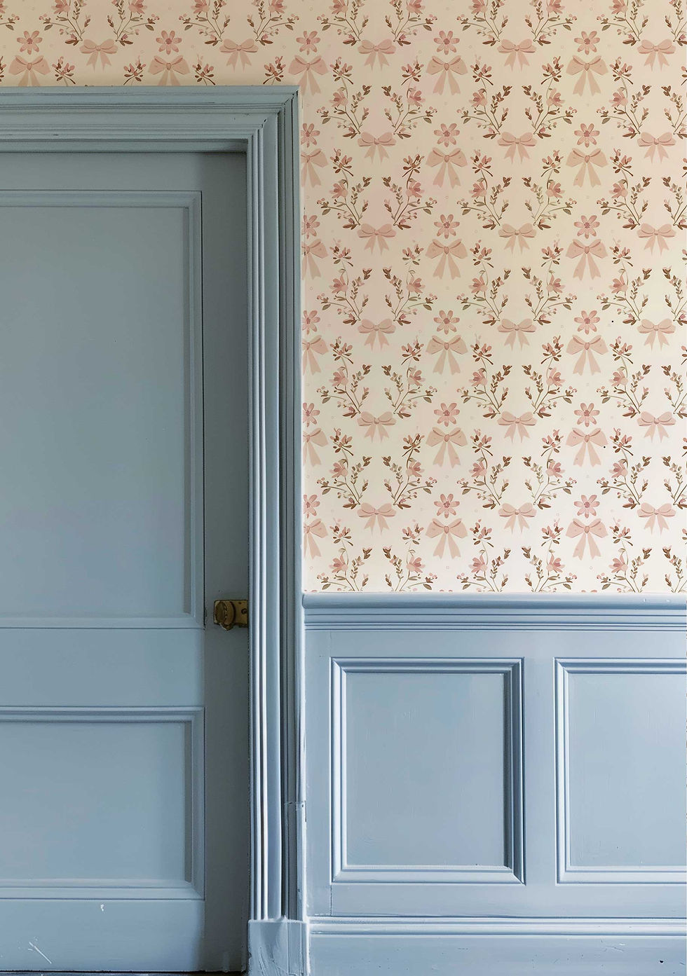 Thumbnail: Self adhesive wallpaper with a vintage floral design in pastel pink, ideal for easy application.