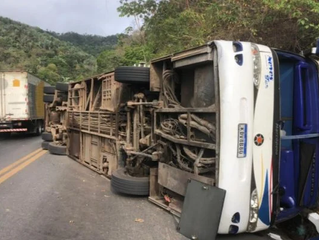 Ônibus tomba no Ceará e deixa ao menos quatro mortos e 30 feridos