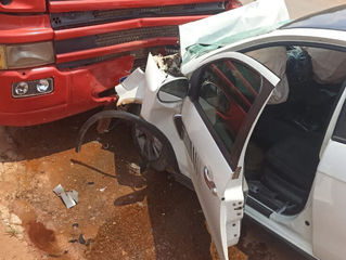 Colisão entre carro e caminhão em Lucas do Rio Verde deixa um ferido