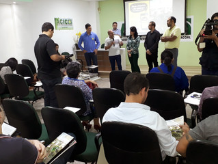 Abrasel faz entrega simbólica de revista que projetou Cacoal a nível nacional