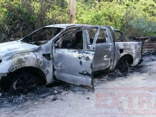 VILHENA: Três corpos são encontrados carbonizados dentro de caminhonete.
