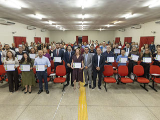 Representantes da área do direito, professores e outros profissionais são homenageados em Cacoal