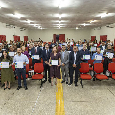 Representantes da área do direito, professores e outros profissionais são homenageados em Cacoal