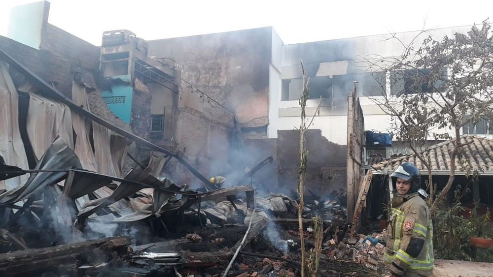 Incêndio em galeria de comercio na zona central de Porto Velho — Foto: Iule Vargas / Rede Amazônica