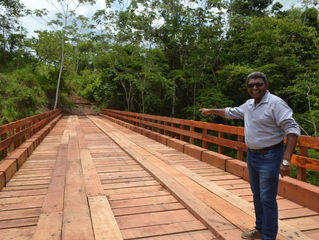 Deputado Só na Bença vistoria obra de construção de ponte em Parecis