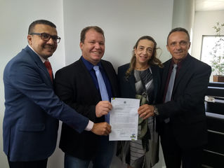 Encontro debate políticas de combate à violência contra a mulher e firma termo de cessão uso do apl