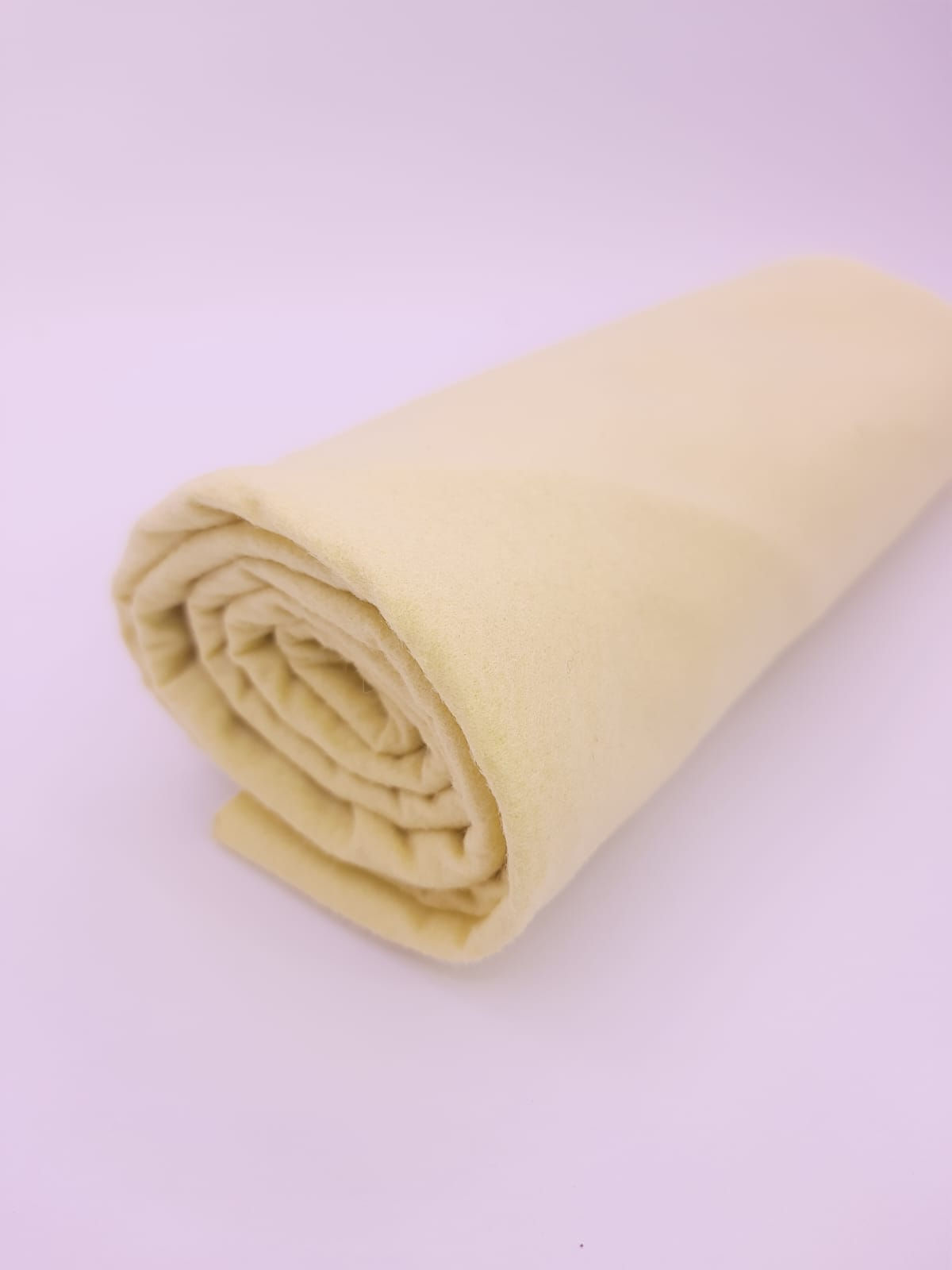 FELTRO SANTA FÉ LISO AMARELO CLARO 010