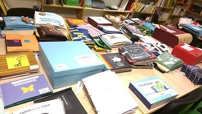 Bücher aus aller Welt: Großer Tisch