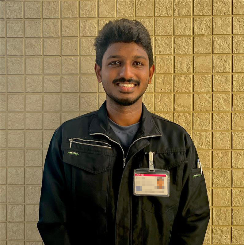 半導体製造装置に携わるエンジニア業務に携わったビシュヌクマールさん。時に通訳も引き受けるほど堪能な日本語はアニメで覚えたとのこと、当社編集の「カンナが行く!」も貢献したかな?