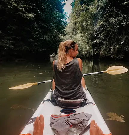 die tolle Aussicht genießen im Kajak in Ao Nang