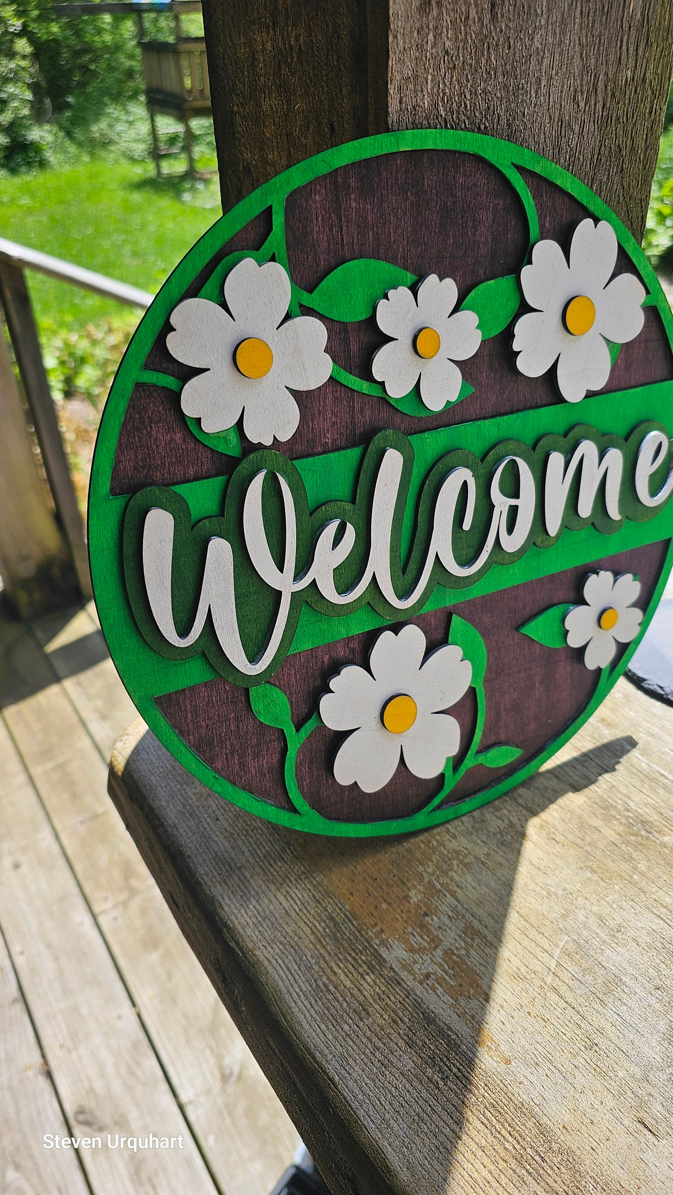 welcome daisy sign